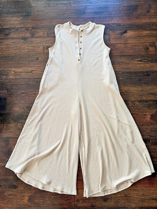 Everyday Chic Boutique Pants - Everyday Chic Boutique Cream Wide Leg Jumpsuit Size Small Like New